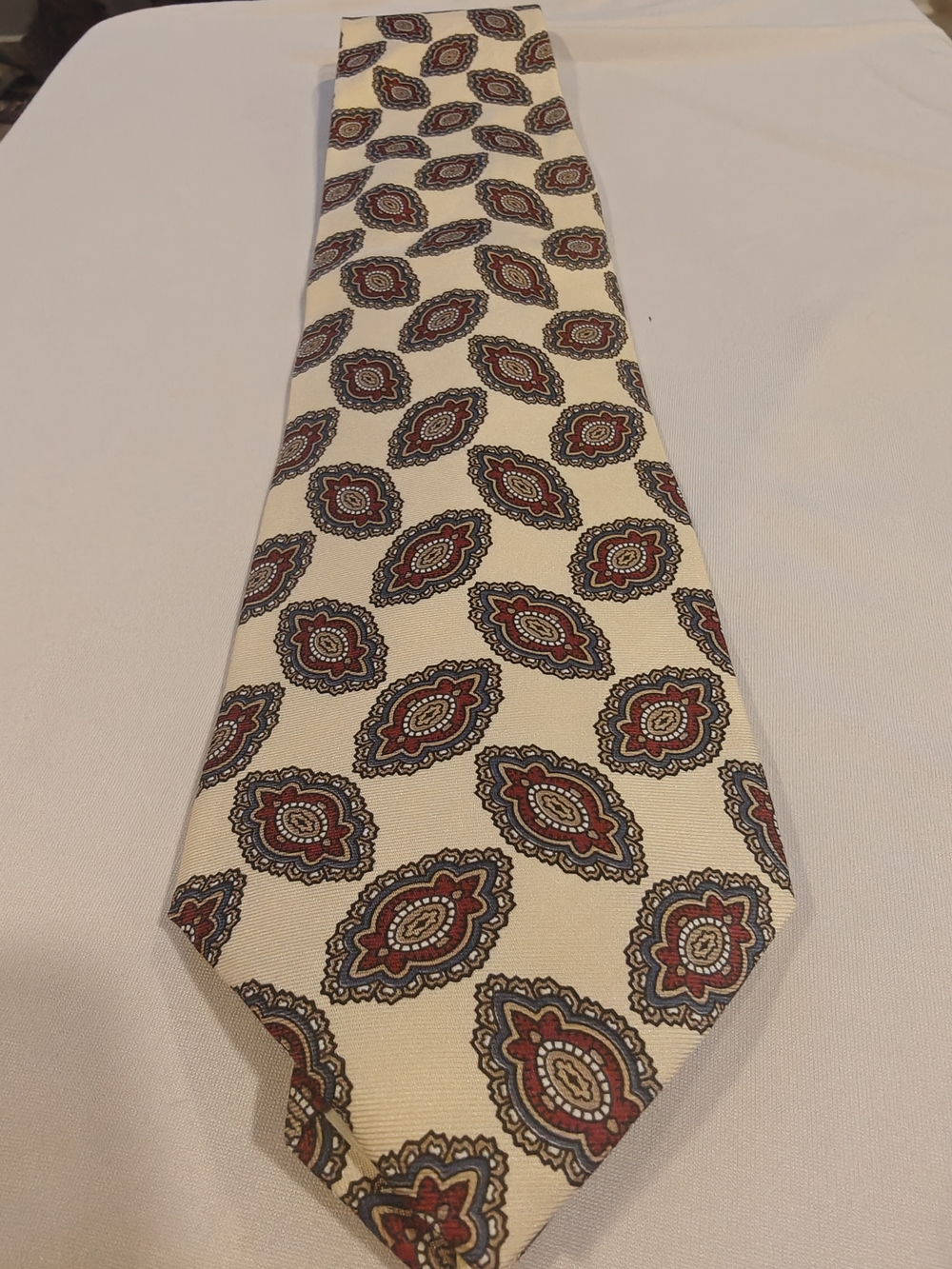 Cream Paisley Silk-Effect Tie with Red & Navy Motif
